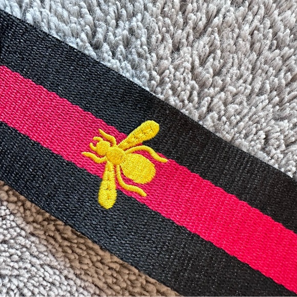 🐝🐝 Sold out! Gucci look bee crossbody strap / like new! 🐝🐝 - Picture 5 of 6